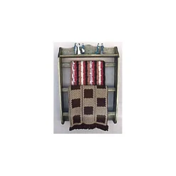 Woodworking Project Paper Plan to Build Wall Quilt Rack